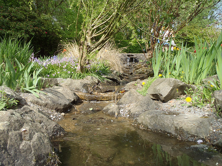 Der Bachlauf im Irisgarten